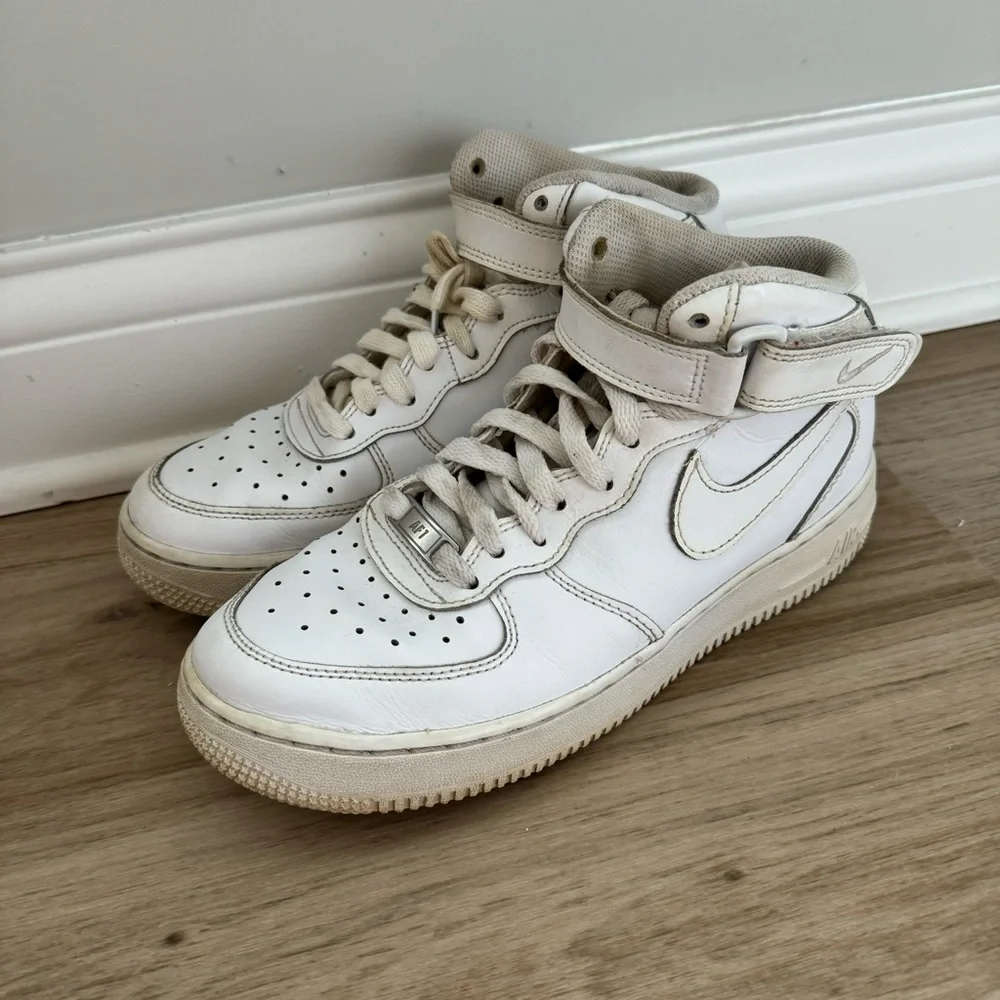 Nike Mid Air Forces